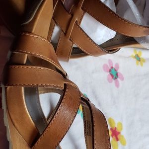 Tan leather Kenneth Cole sandals